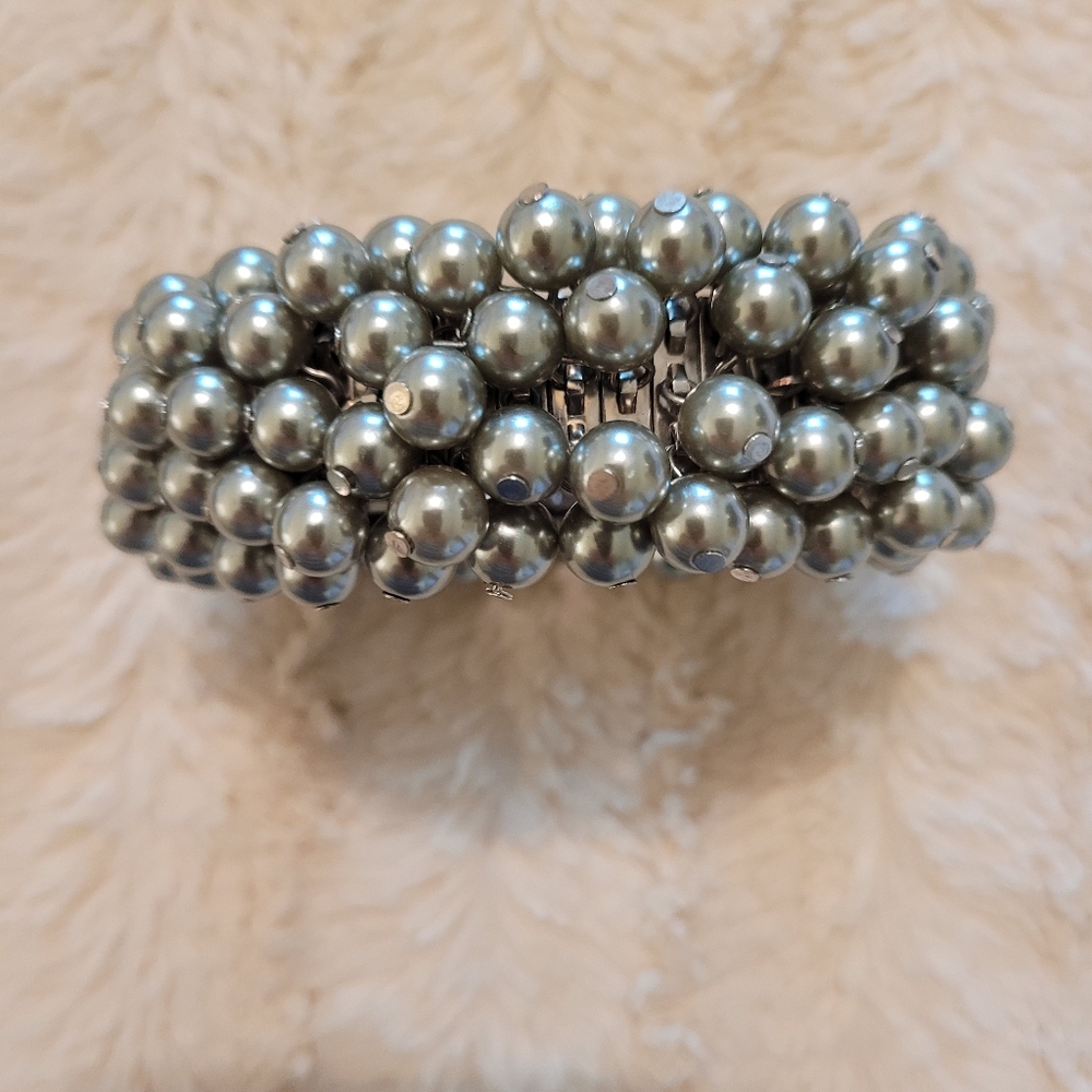 Stretch bracelet. Vintage 50s piece